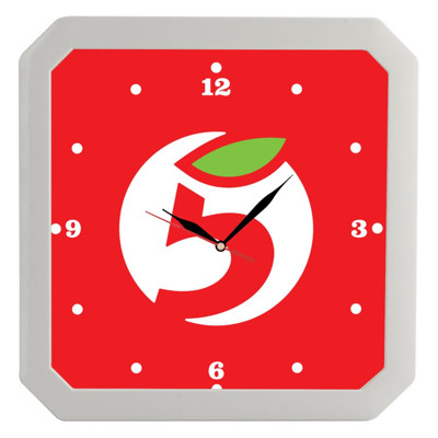 Квадратные настенные часы из белого пластика с печатью логотипа компании