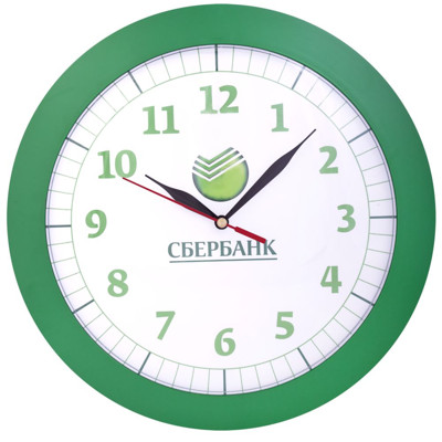 Зеленые офисные настенные часы из пластика с нанесением логотипа компании-заказчика